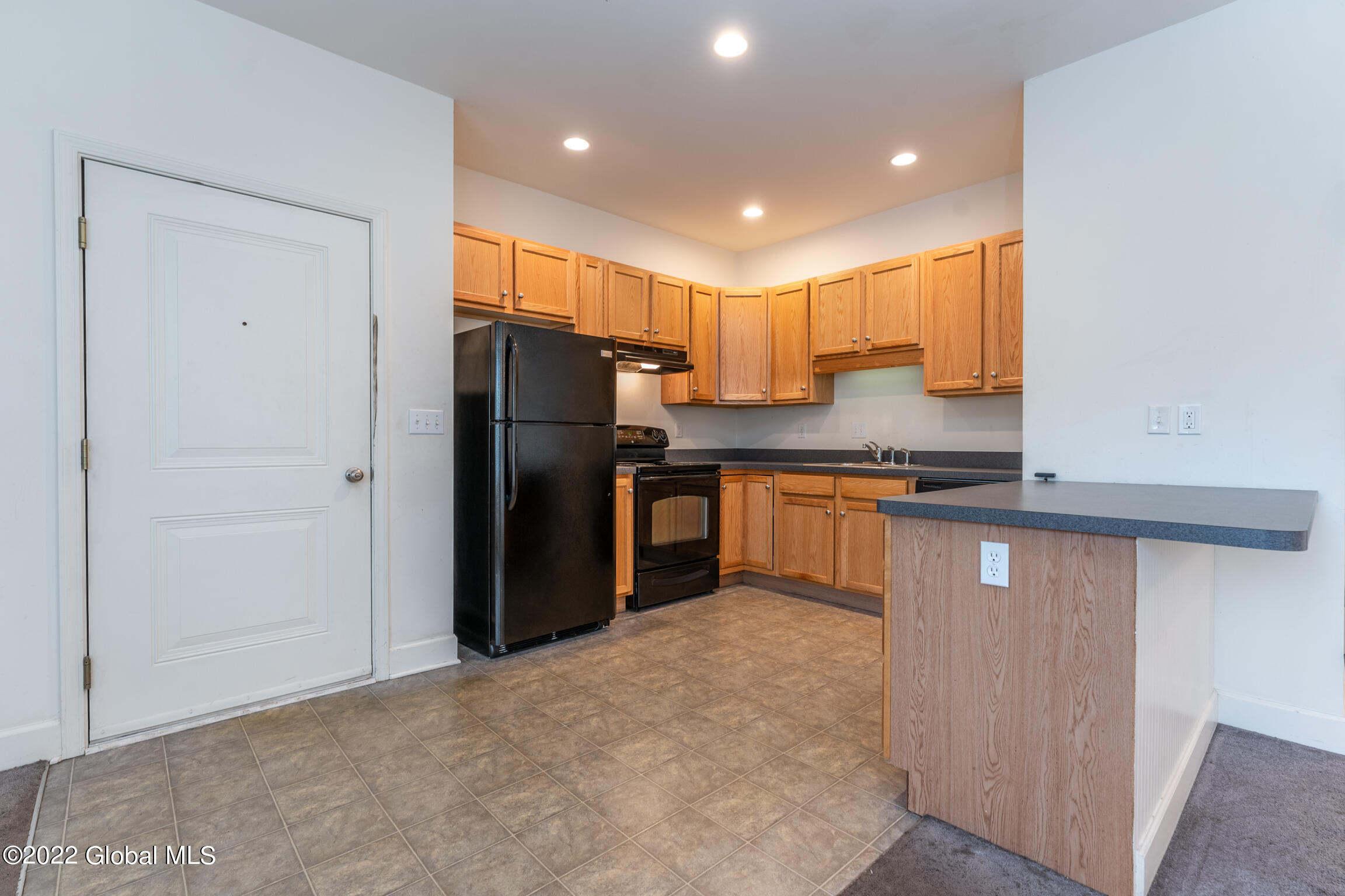 73 Saratoga Road, Unit 12 Schenectady, NY 12302 - Photo 4 of 27 73 Saratoga Rd Schenectady NY mls-1