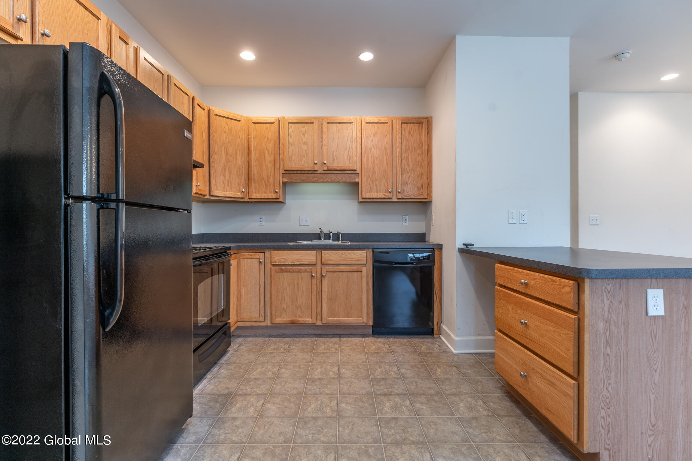 73 Saratoga Road, Unit 12 Schenectady, NY 12302 - Photo 5 of 27 73 Saratoga Rd Schenectady NY mls-2