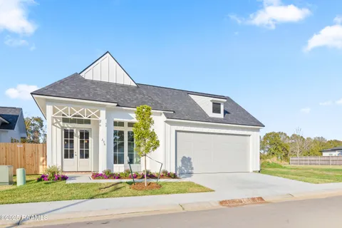 $295,000 | 236 Jagged Grove Lane, Youngsville, LA 70592