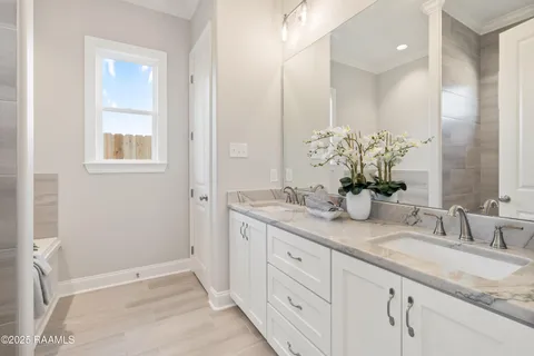 $295,000 | 236 Jagged Grove Lane, Youngsville, LA 70592