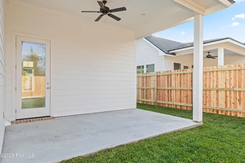 $295,000 | 236 Jagged Grove Lane, Youngsville, LA 70592