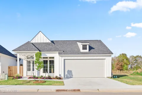 $295,000 | 236 Jagged Grove Lane, Youngsville, LA 70592