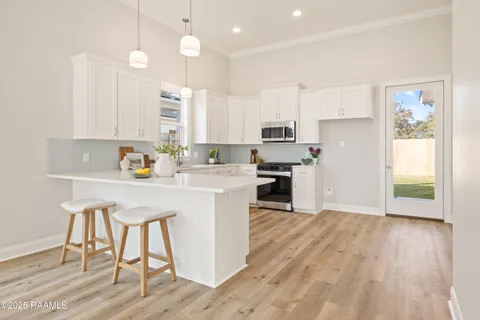 $295,000 | 236 Jagged Grove Lane, Youngsville, LA 70592