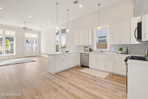 $295,000 | 236 Jagged Grove Lane, Youngsville, LA 70592