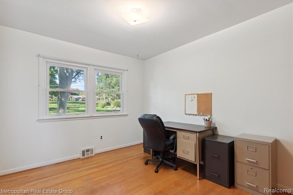 26115 Steele Road Farmington Hills, MI 48331 - Photo 22 of 40