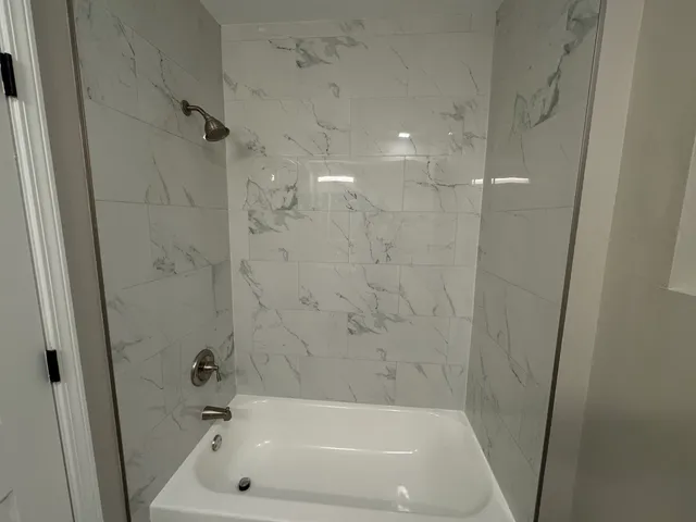 $2,149 | 7254 South Bennett Avenue, Unit 1, Chicago, IL 60649