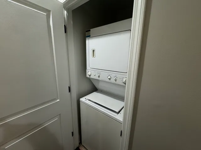 $2,149 | 7254 South Bennett Avenue, Unit 1, Chicago, IL 60649