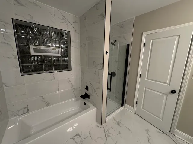 $2,149 | 7254 South Bennett Avenue, Unit 1, Chicago, IL 60649