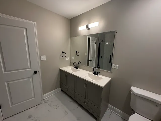 $2,149 | 7254 South Bennett Avenue, Unit 1, Chicago, IL 60649