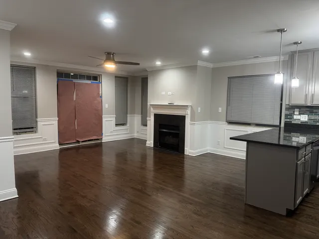 $2,149 | 7254 South Bennett Avenue, Unit 1, Chicago, IL 60649