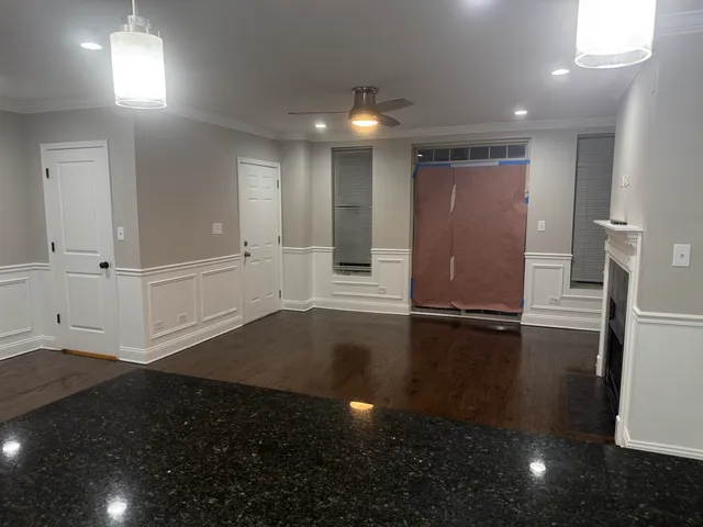 $2,149 | 7254 South Bennett Avenue, Unit 1, Chicago, IL 60649
