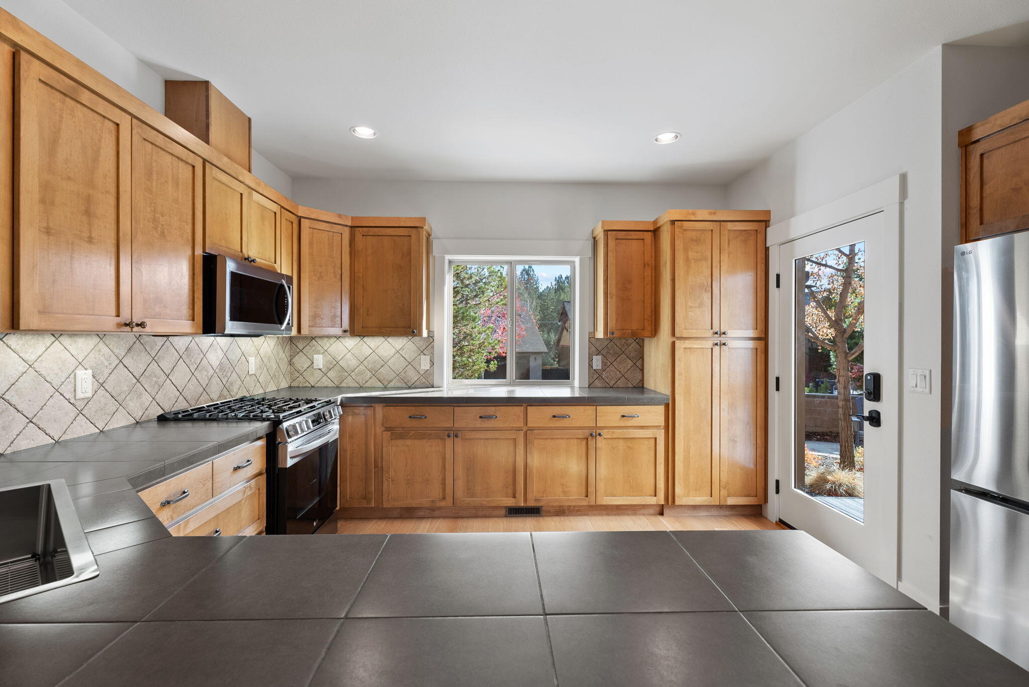 61481 Linton Loop Bend, OR 97702 - Photo 13 of 36 43-web-or-mls-Riley Visuals-6