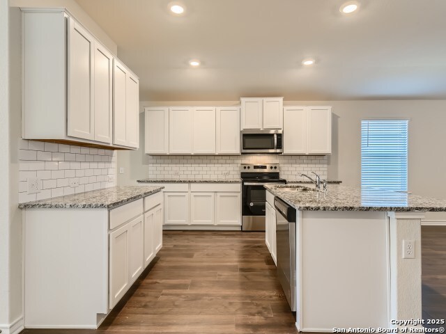 1725 Rocky Rise San Antonio, TX 78245 - Photo 12 of 32