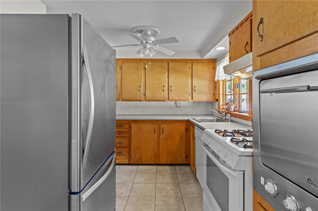 95 Tarawa Drive Warwick, RI 02886 - Photo 11 of 29