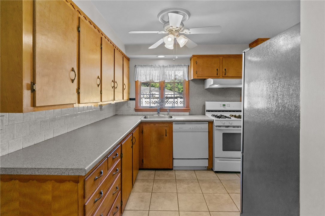 95 Tarawa Drive Warwick, RI 02886 - Photo 9 of 29