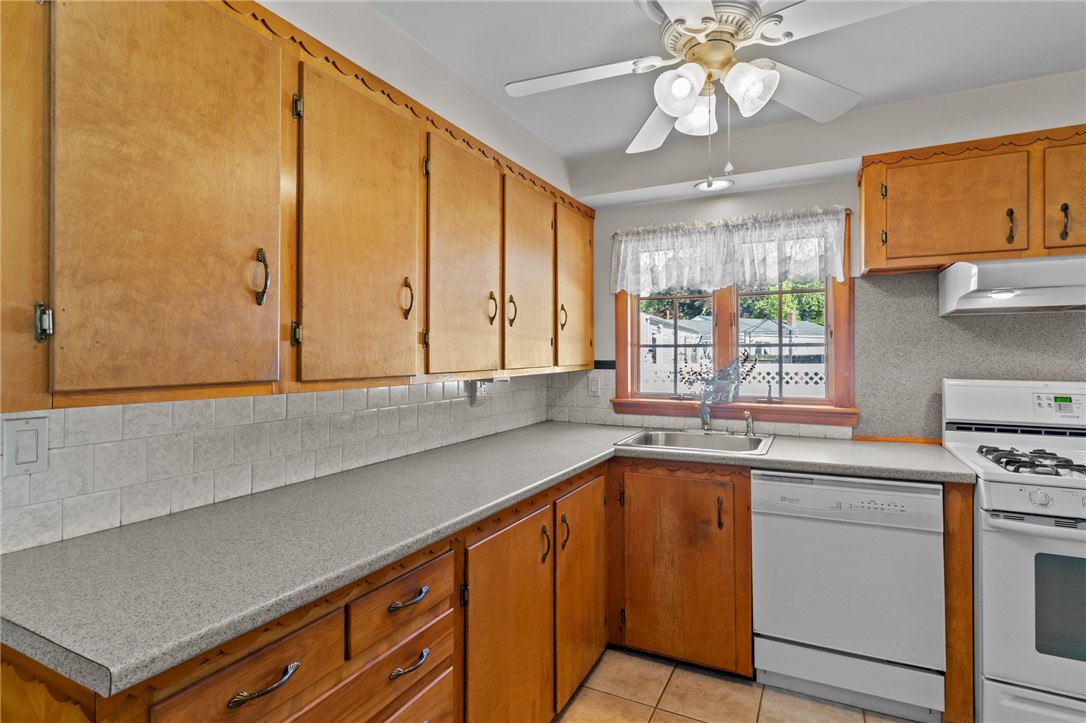 95 Tarawa Drive Warwick, RI 02886 - Photo 10 of 29