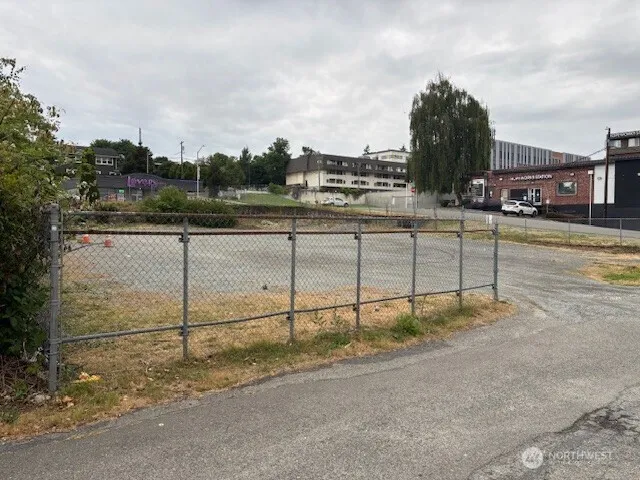 a view of a pathway of a building