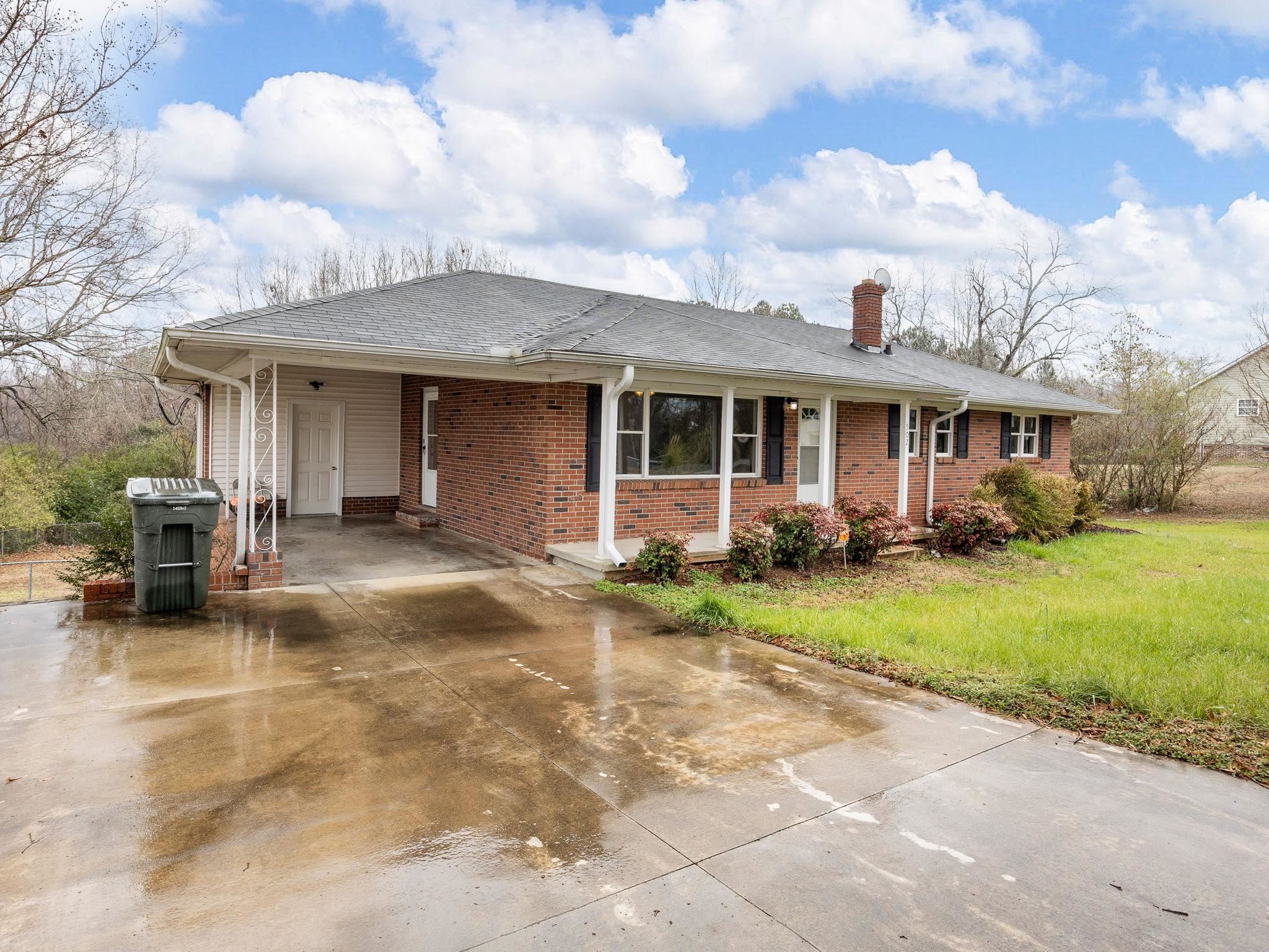 502 Lakeview Heights Union, SC 29379 - Photo 3 of 32