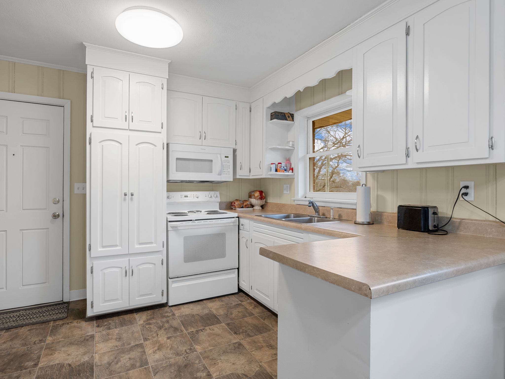 502 Lakeview Heights Union, SC 29379 - Photo 6 of 32