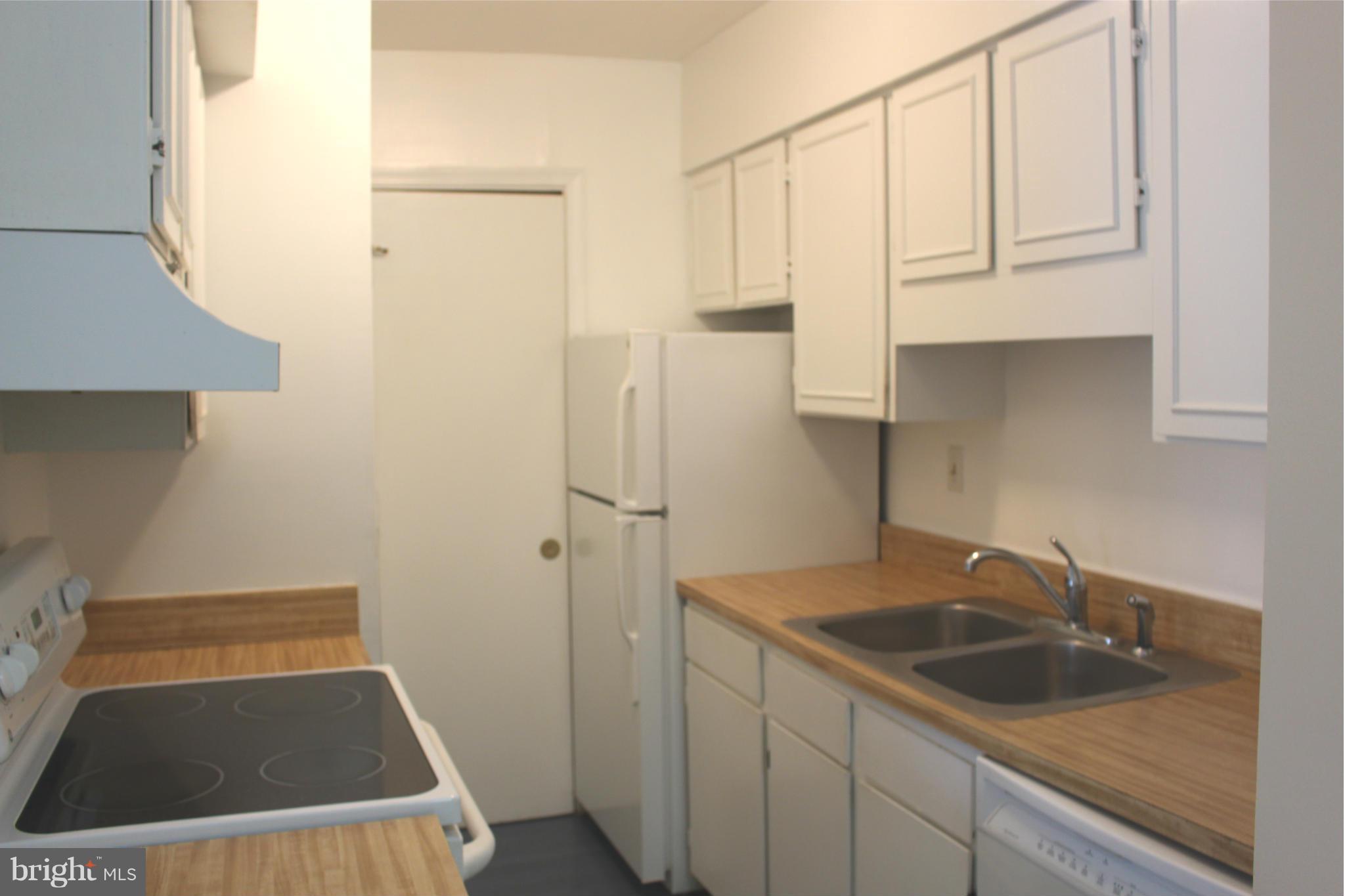 5905 E Kingsford Road, Unit 388 Springfield, VA 22152 - Photo 6 of 26 Kitchen