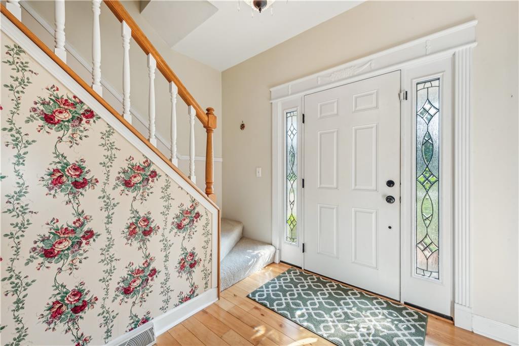 103 Franklin Circle Indiana, PA 15701 - Photo 4 of 32