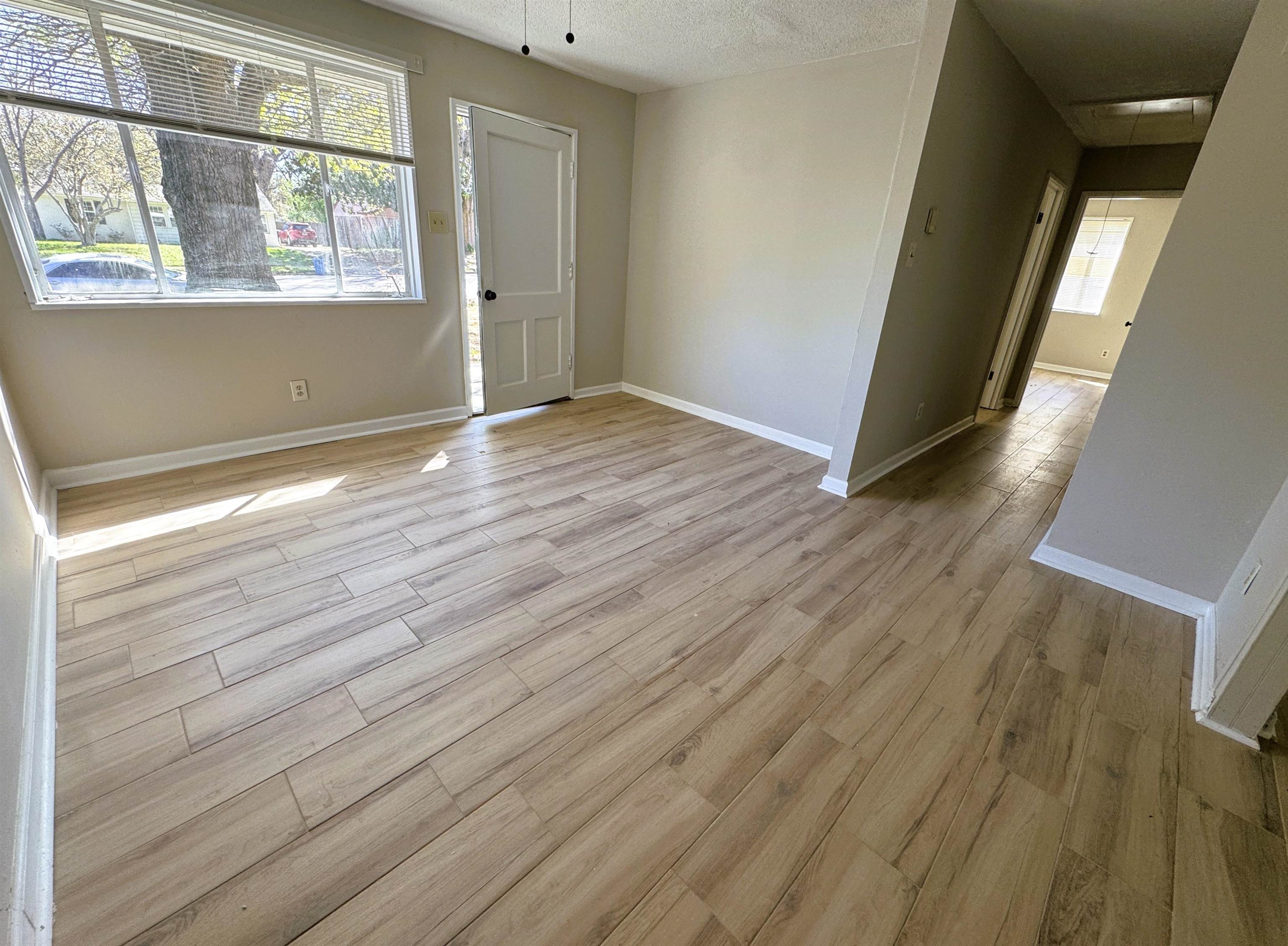 961 North Perkins Road Memphis, TN 38122 - Photo 3 of 15 Foyer featuring light wood-style flooring and a textured ceiling