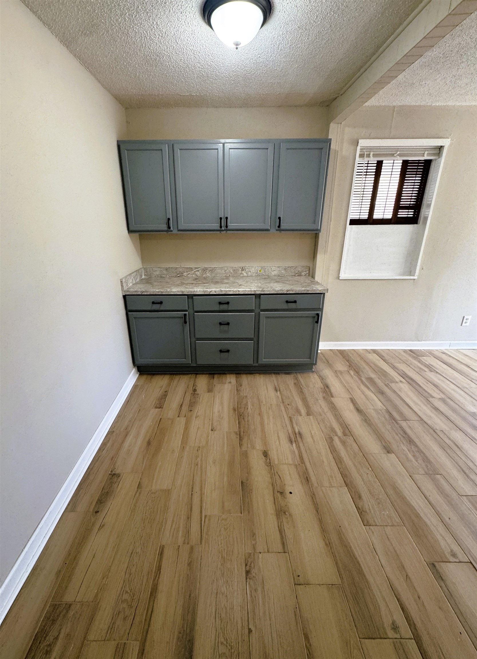 961 North Perkins Road Memphis, TN 38122 - Photo 4 of 15 Laundry area with a textured ceiling and light wood-style flooring
