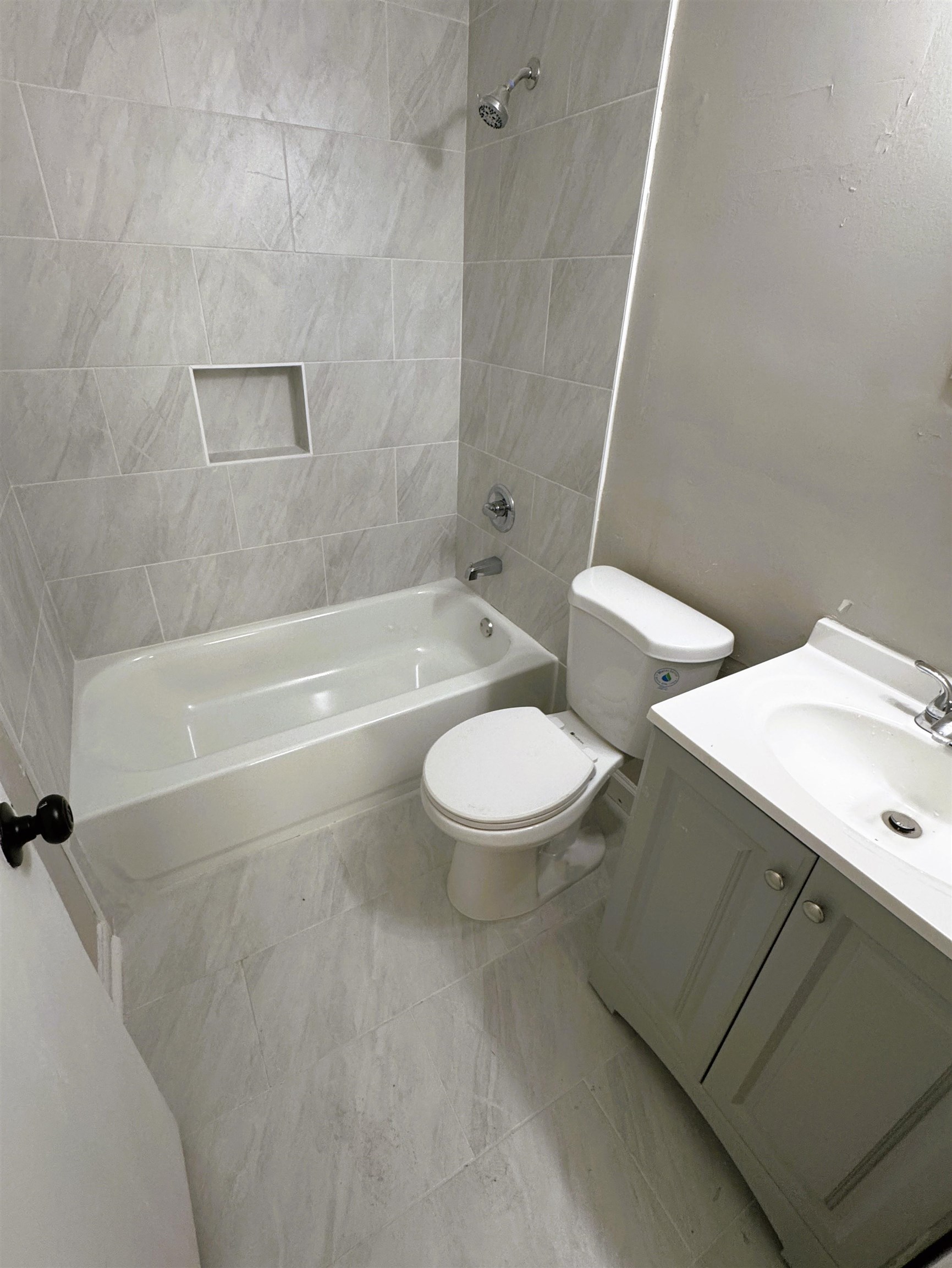 961 North Perkins Road Memphis, TN 38122 - Photo 10 of 15 Bathroom with vanity and shower / bathtub combination