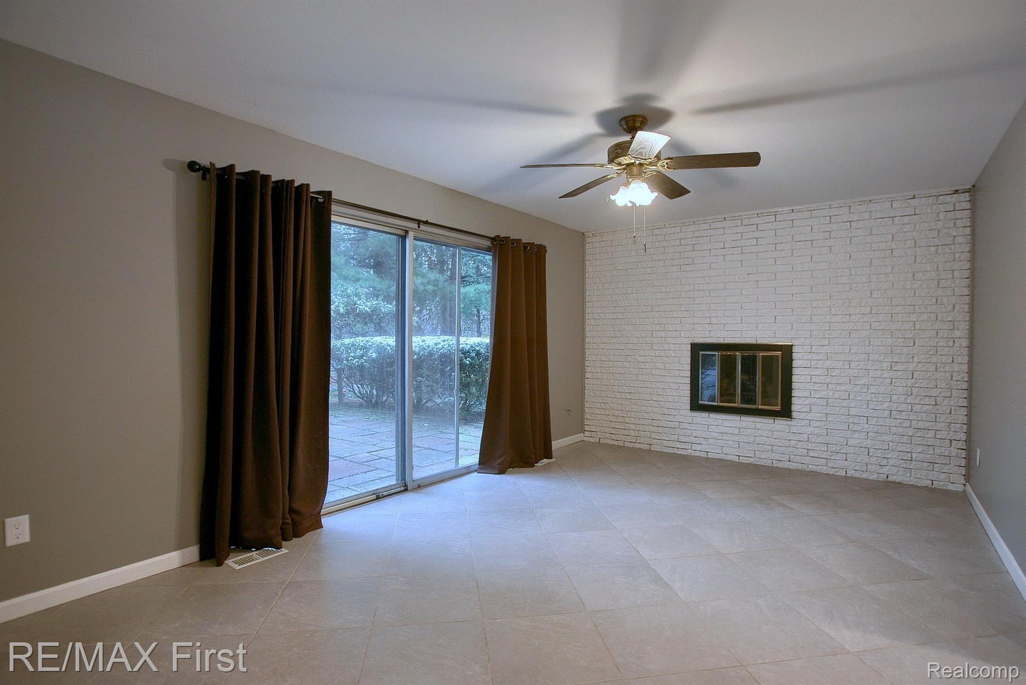 6840 Dublin Fair Road Troy, MI 48098 - Photo 13 of 29 13-Family Room.jpg