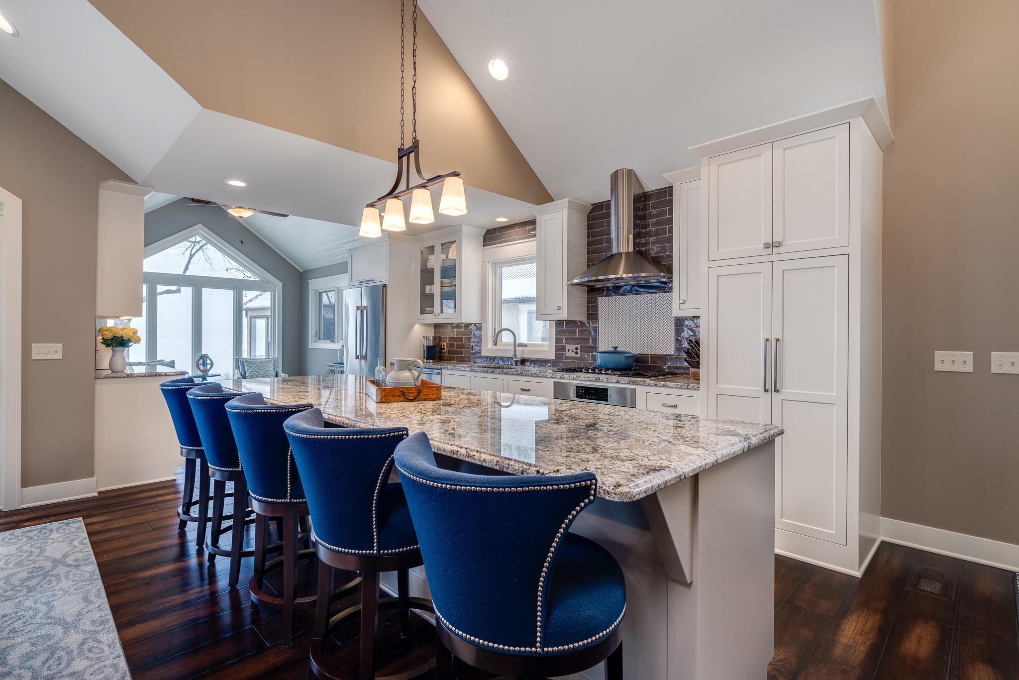 246 Peninsula Road Medicine Lake, MN 55441 - Photo 14 of 57