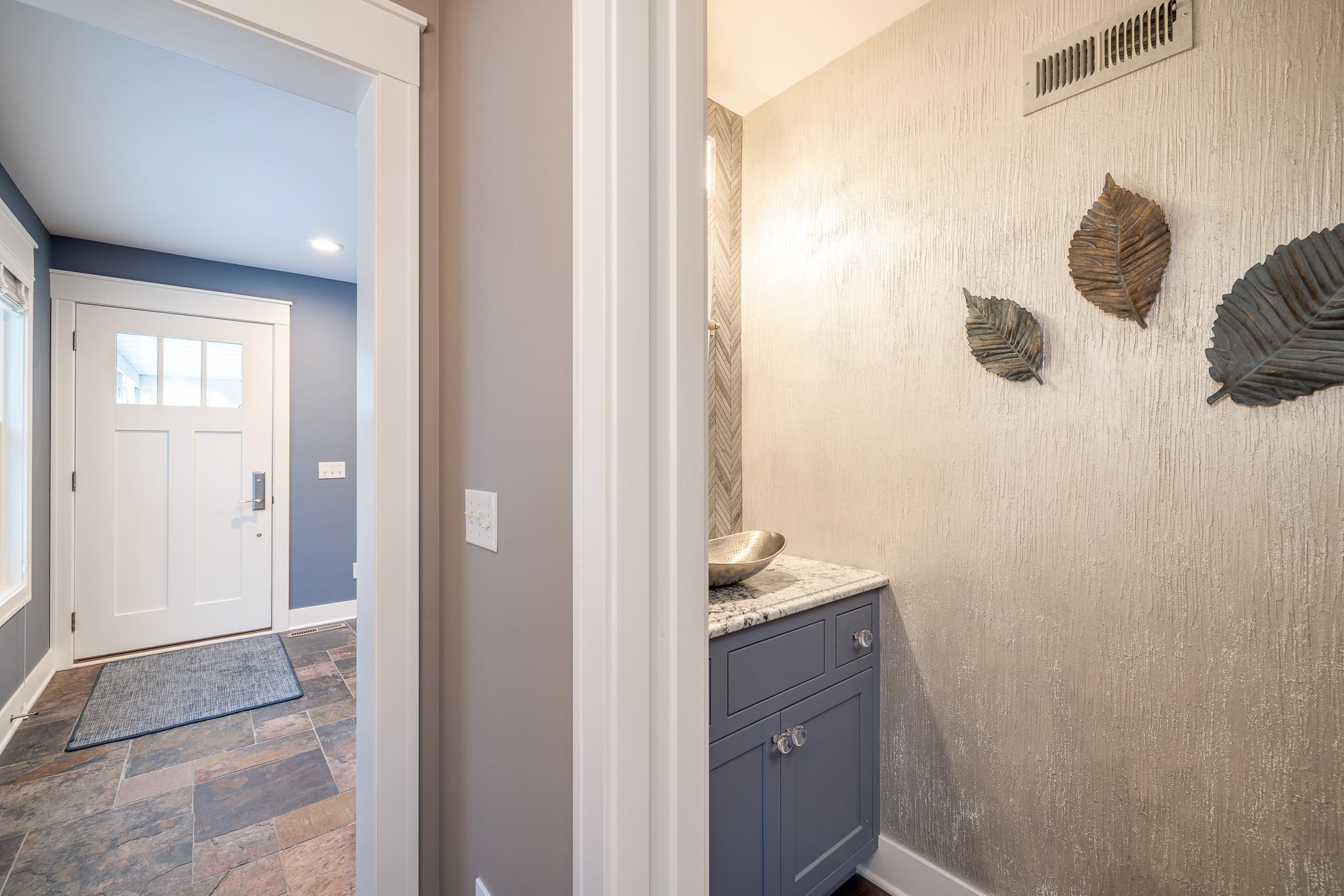 246 Peninsula Road Medicine Lake, MN 55441 - Photo 32 of 57