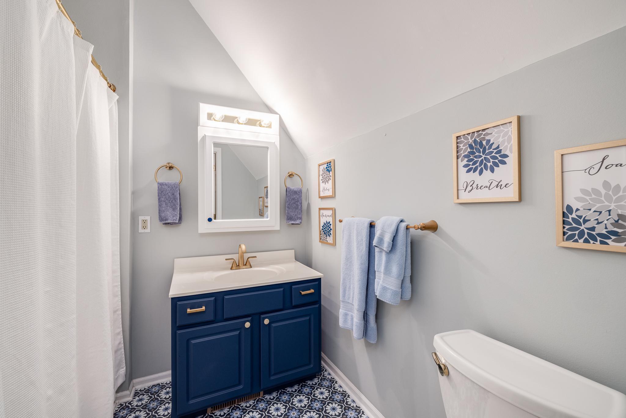 246 Peninsula Road Medicine Lake, MN 55441 - Photo 35 of 57