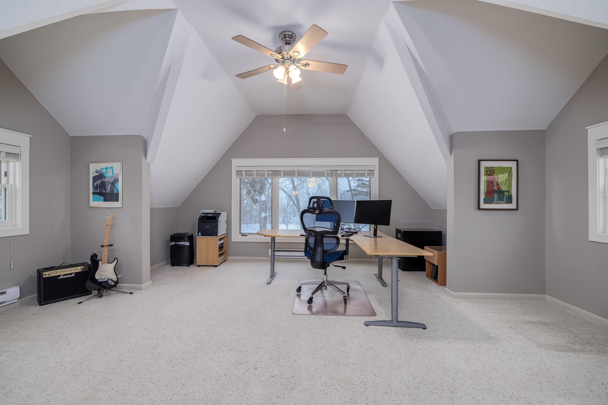 246 Peninsula Road Medicine Lake, MN 55441 - Photo 38 of 57