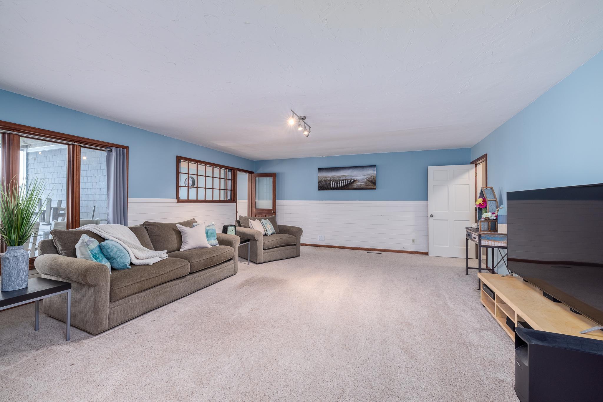 246 Peninsula Road Medicine Lake, MN 55441 - Photo 42 of 57