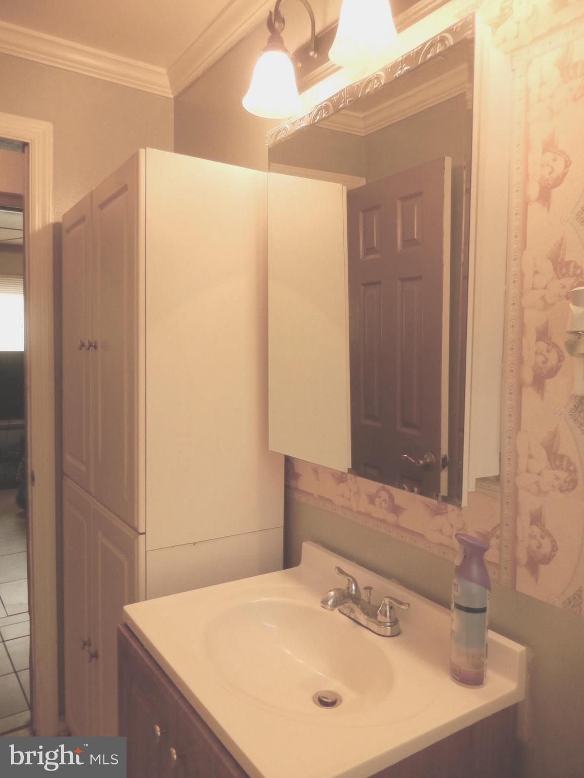 910 Spencer Drive Croydon, PA 19021 - Photo 16 of 23 Bathroom