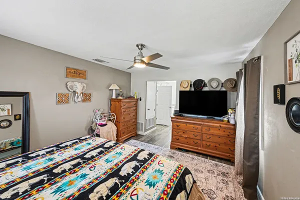 $375,000 | 2595 County Road 128, Floresville, TX 78114