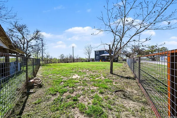 $375,000 | 2595 County Road 128, Floresville, TX 78114