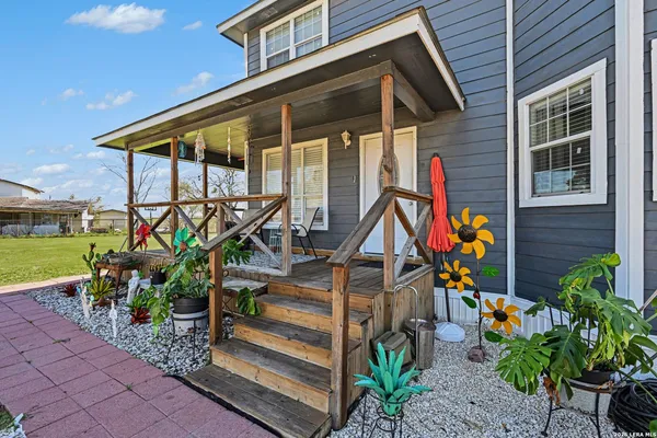 $375,000 | 2595 County Road 128, Floresville, TX 78114