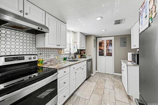 $375,000 | 2595 County Road 128, Floresville, TX 78114