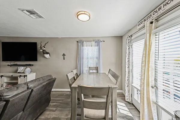 $375,000 | 2595 County Road 128, Floresville, TX 78114