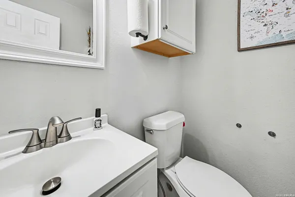 $375,000 | 2595 County Road 128, Floresville, TX 78114