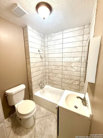 $950 | 1829 East Highland Boulevard, San Antonio, TX 78210