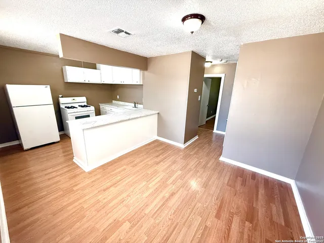 $950 | 1829 East Highland Boulevard, San Antonio, TX 78210