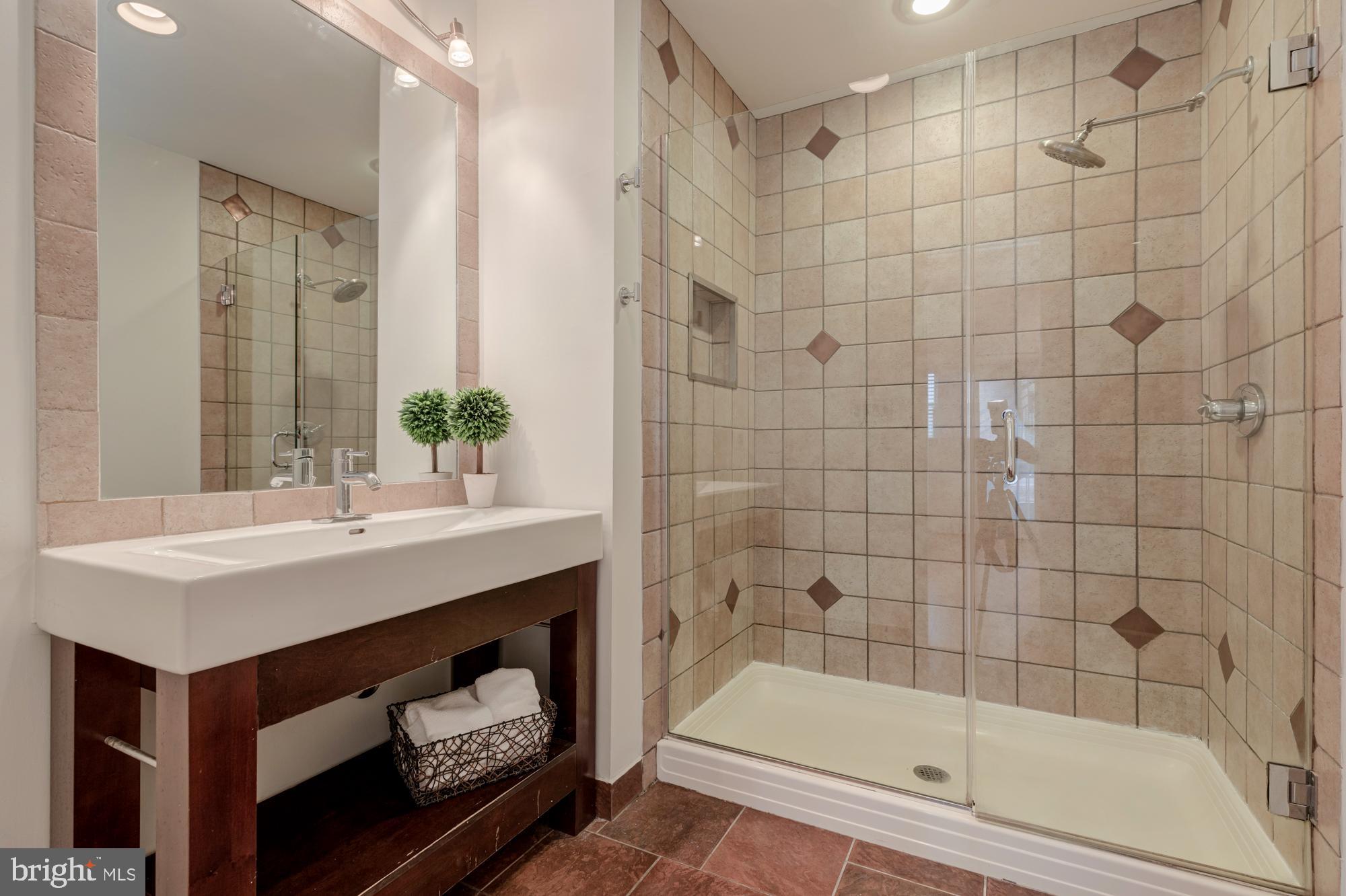 1129 Columbia Road Northwest, Unit 2 Washington, DC 20009 - Photo 17 of 28