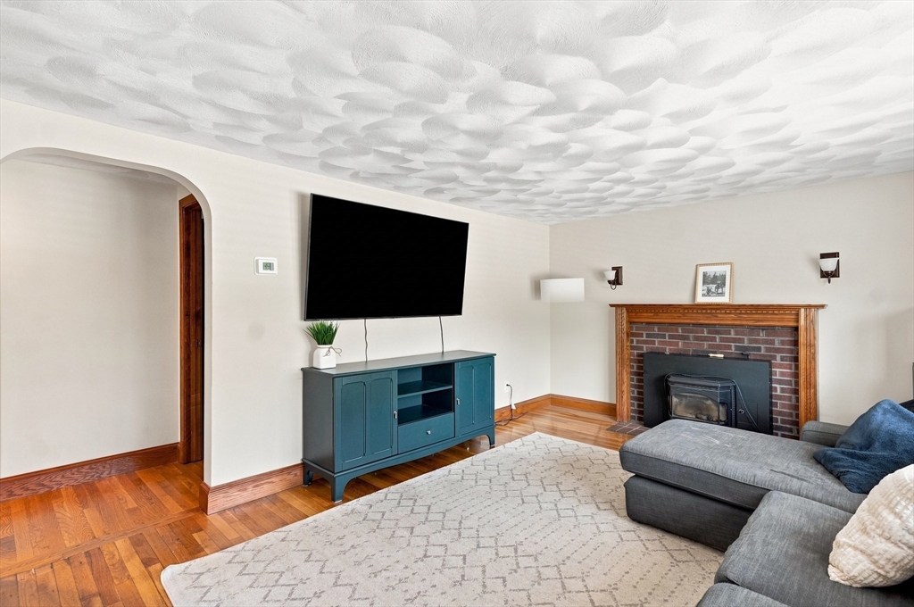 1 Springwell Road Billerica, MA 01821 - Photo 9 of 39 Gallery Image 9