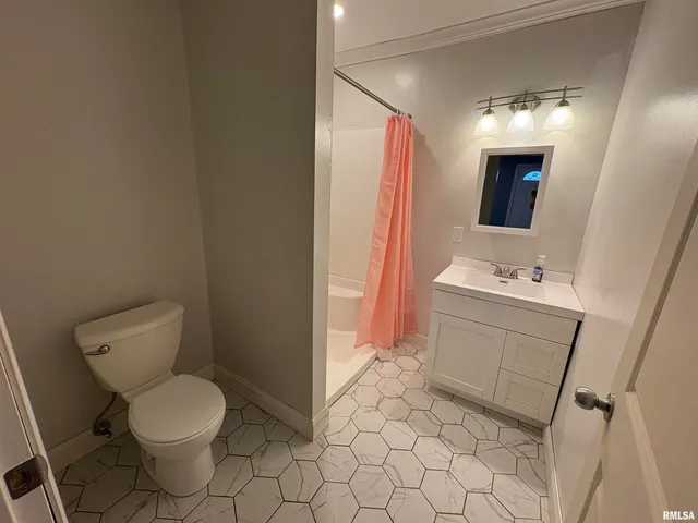 $118,560 | 619 East 1st Street, Kinmundy, IL 62854