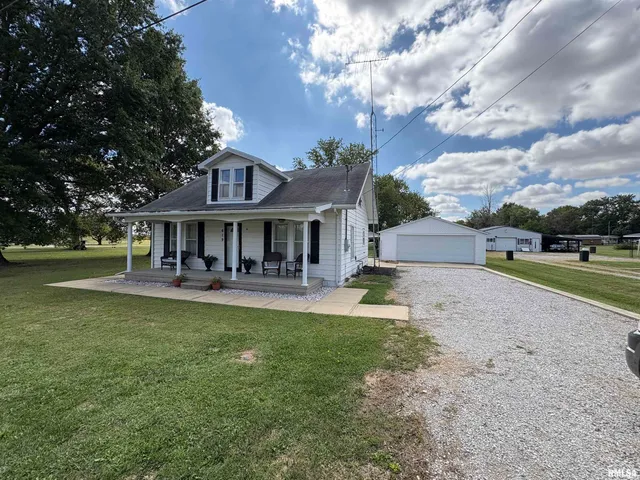 $118,560 | 619 East 1st Street, Kinmundy, IL 62854