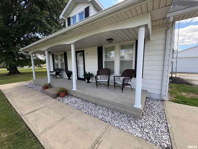 $118,560 | 619 East 1st Street, Kinmundy, IL 62854