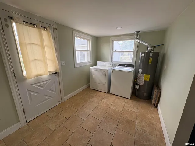 $118,560 | 619 East 1st Street, Kinmundy, IL 62854