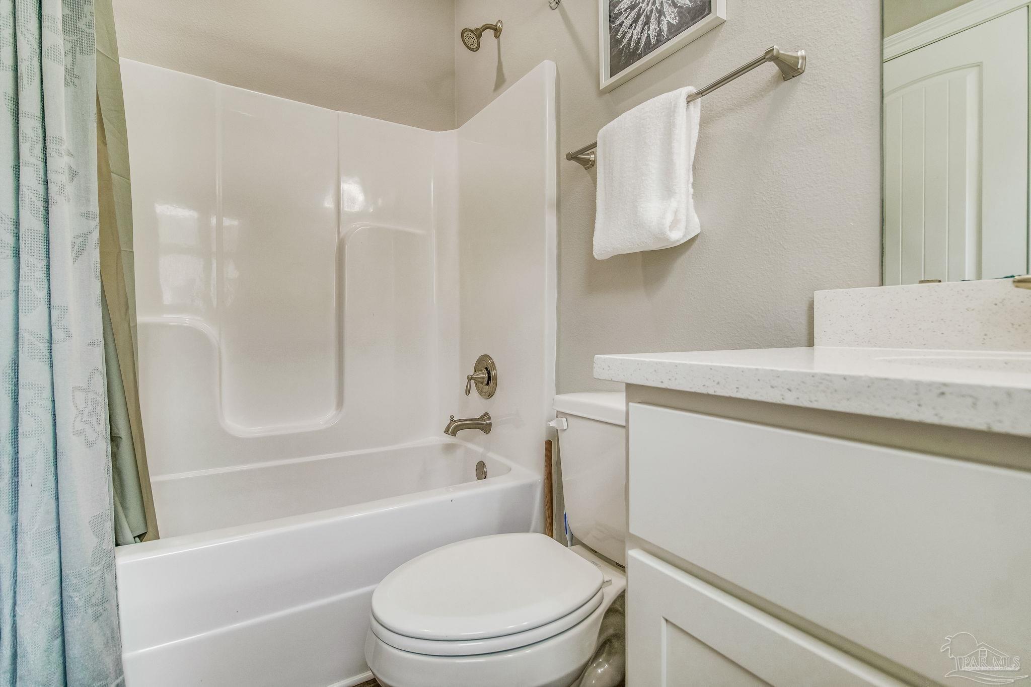 1002 West Main Street Pensacola, FL 32502 - Photo 12 of 32 a bathroom with a toilet sink and bathtub